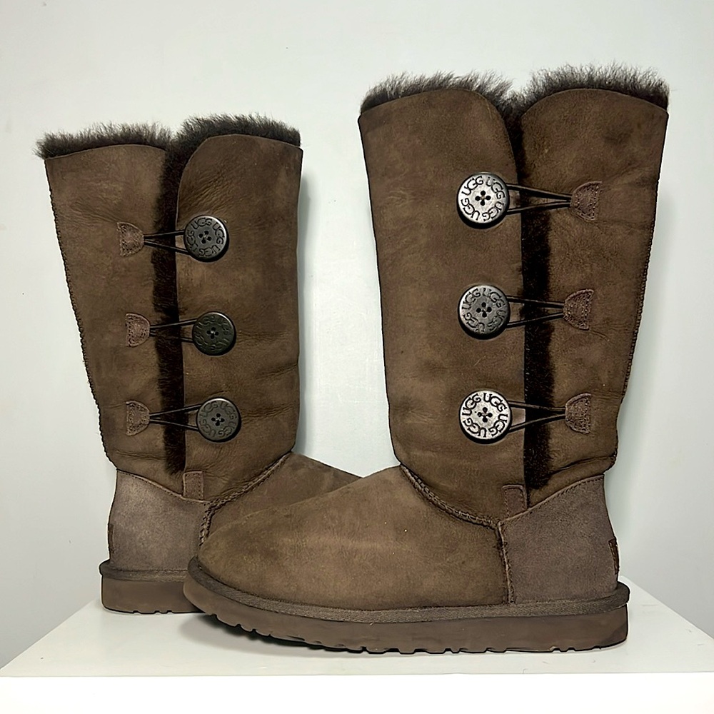 UGG Bailey Button Triplet ‘Chocolate’ Boots - Women’s 7